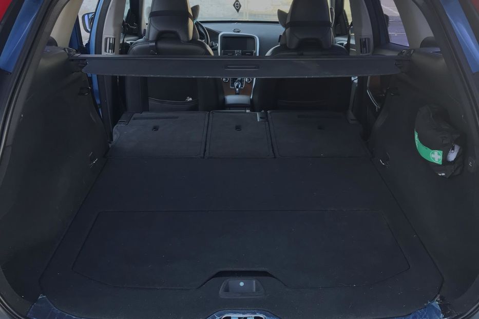 Продам Volvo XC60 2.0 дизель D3 (150 к.с.)  2016 года в Киеве