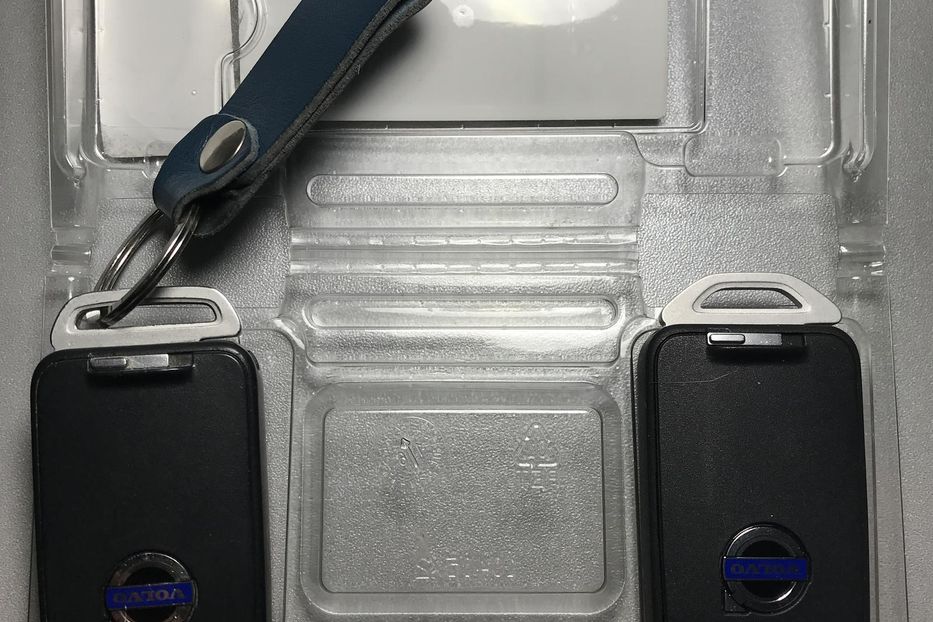 Продам Volvo XC60 2.0 дизель D3 (150 к.с.)  2016 года в Киеве