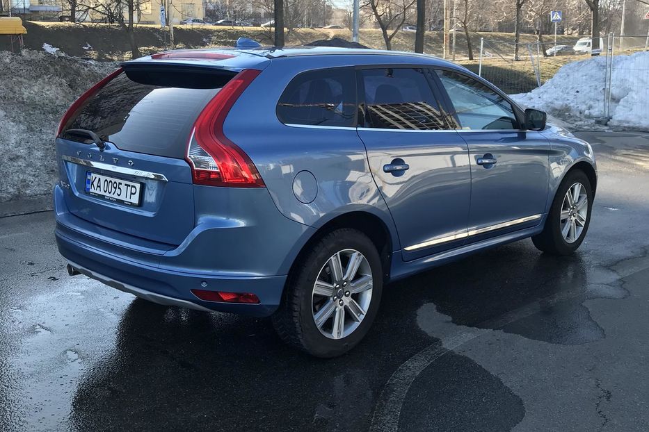 Продам Volvo XC60 2.0 дизель D3 (150 к.с.)  2016 года в Киеве