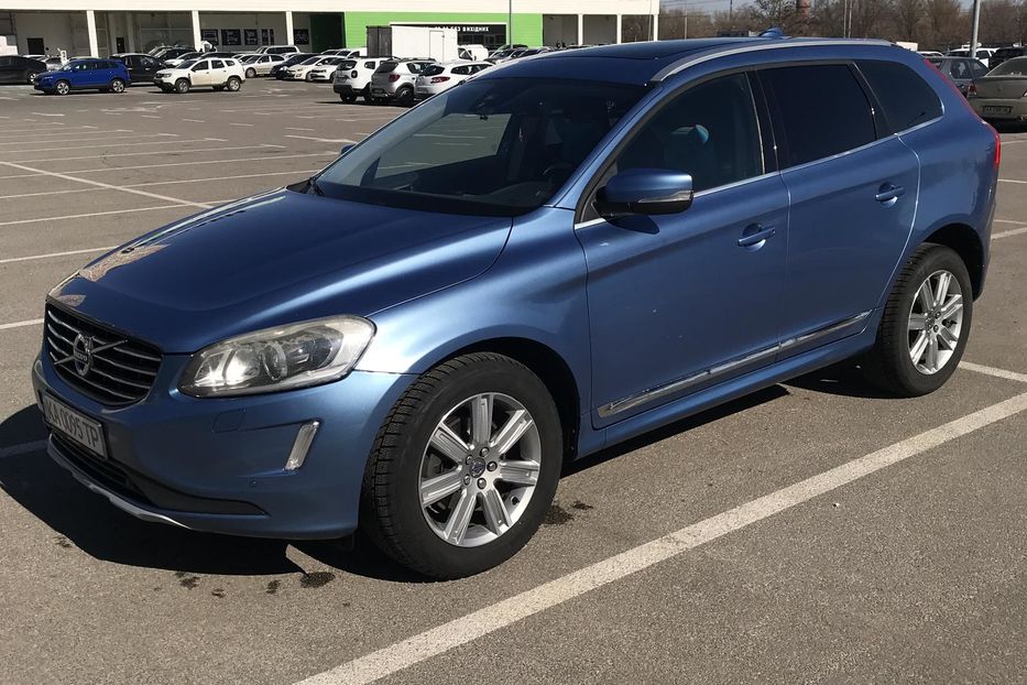 Продам Volvo XC60 2.0 дизель D3 (150 к.с.)  2016 года в Киеве