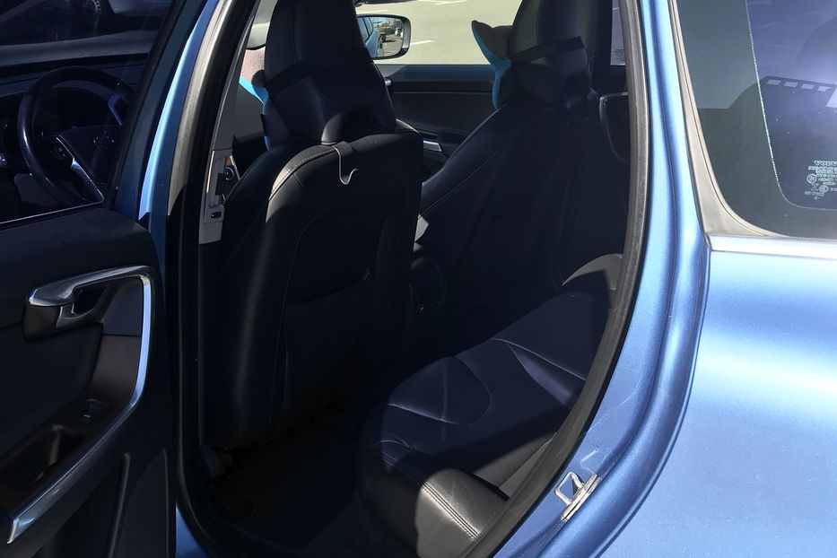 Продам Volvo XC60 2.0 дизель D3 (150 к.с.)  2016 года в Киеве