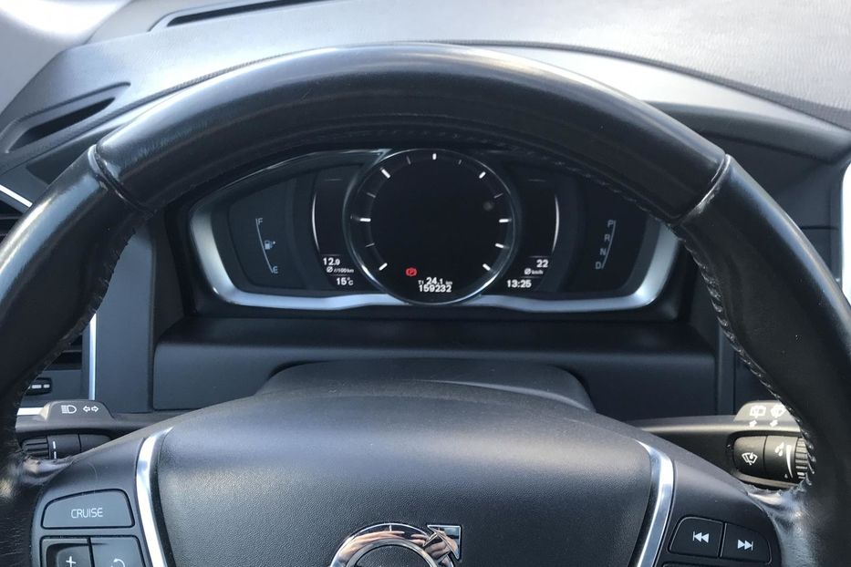 Продам Volvo XC60 2.0 дизель D3 (150 к.с.)  2016 года в Киеве