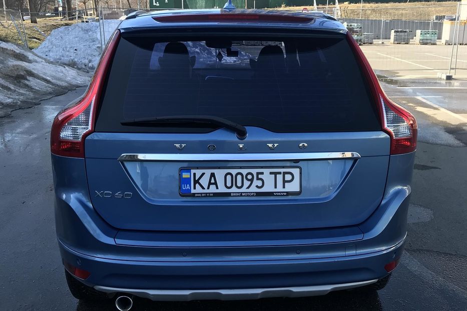 Продам Volvo XC60 2.0 дизель D3 (150 к.с.)  2016 года в Киеве