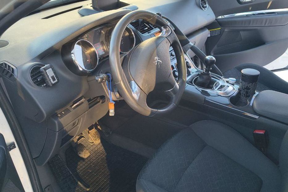 Продам Peugeot 3008 2013 года в Киеве