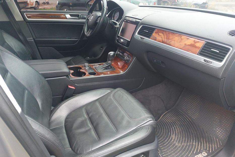 Продам Volkswagen Touareg Гибрид 2011 года в Киеве