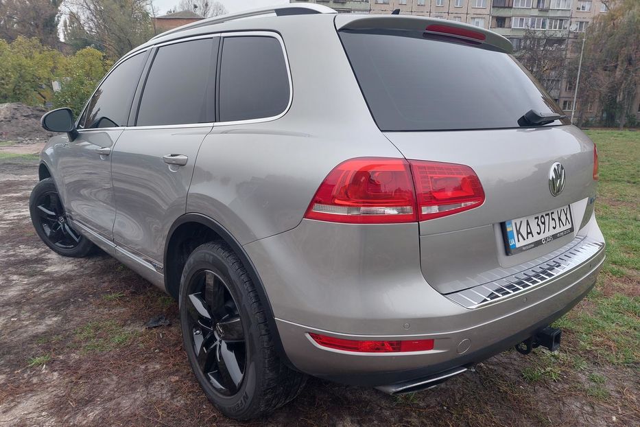 Продам Volkswagen Touareg Гибрид 2011 года в Киеве