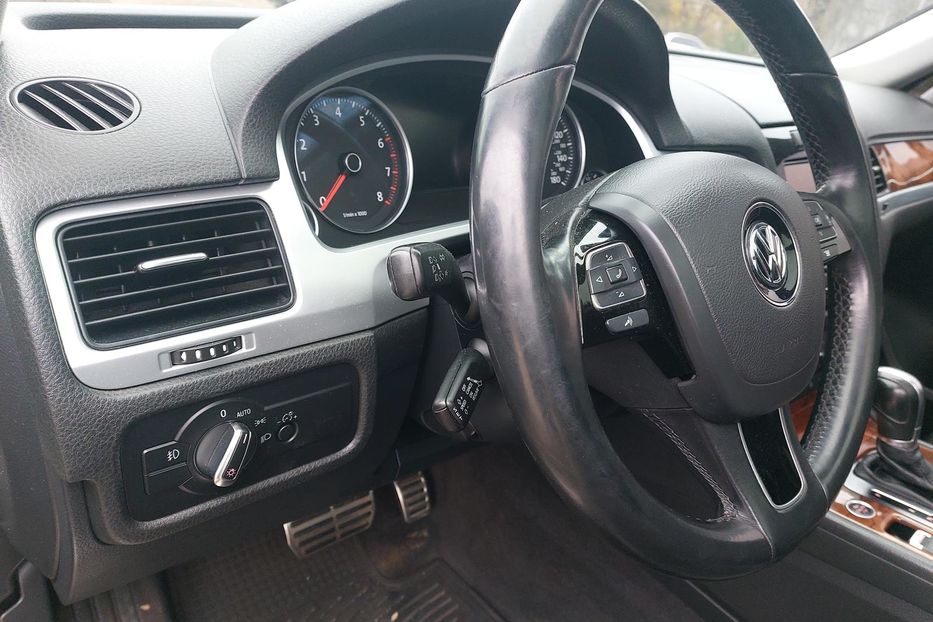 Продам Volkswagen Touareg Гибрид 2011 года в Киеве