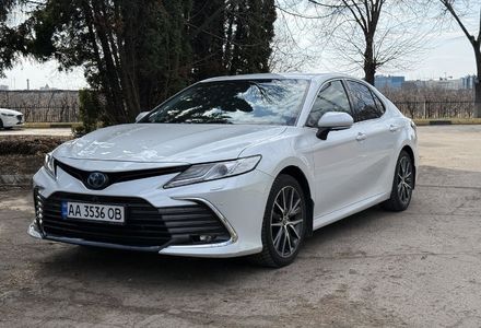 Продам Toyota Camry Premium  2021 года в Киеве