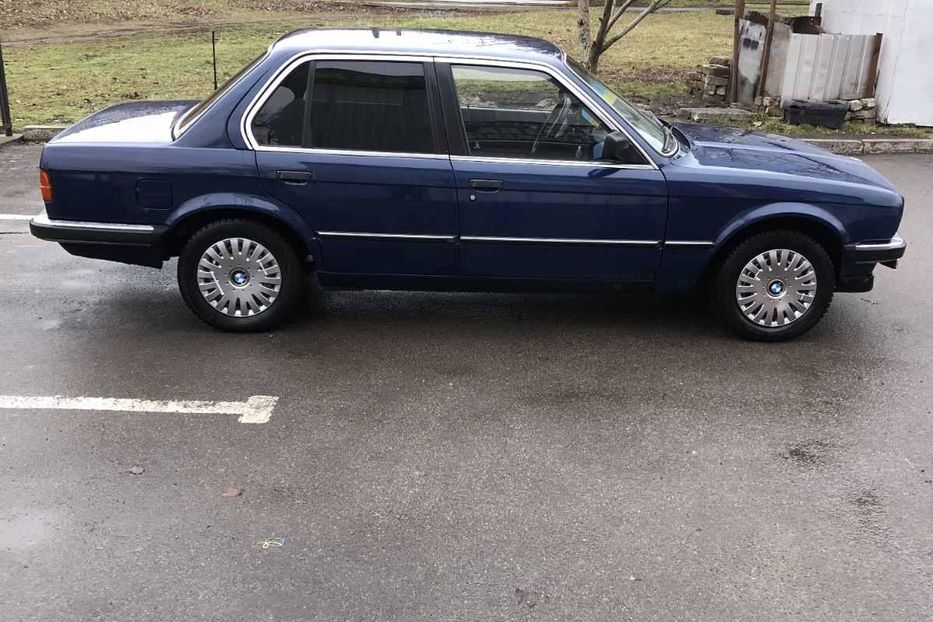 Продам BMW 318 1987 года в г. Кривой Рог, Днепропетровская область