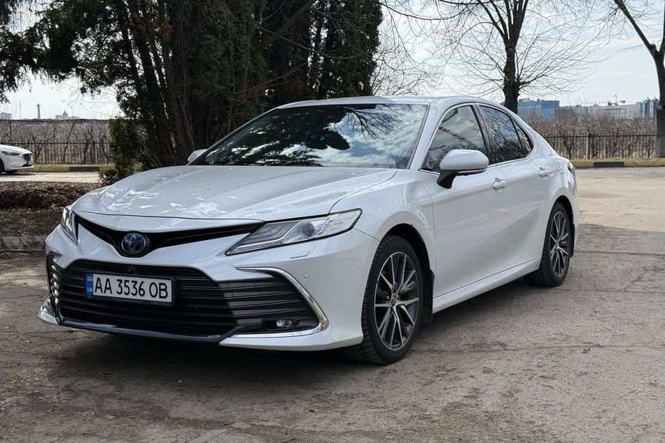 Продам Toyota Camry Premium  2021 года в Киеве