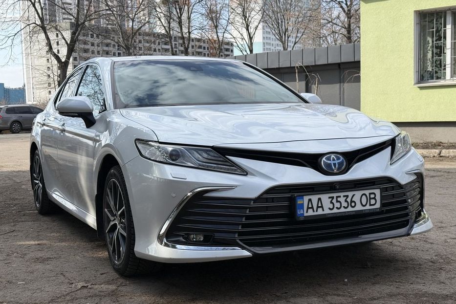 Продам Toyota Camry Premium  2021 года в Киеве