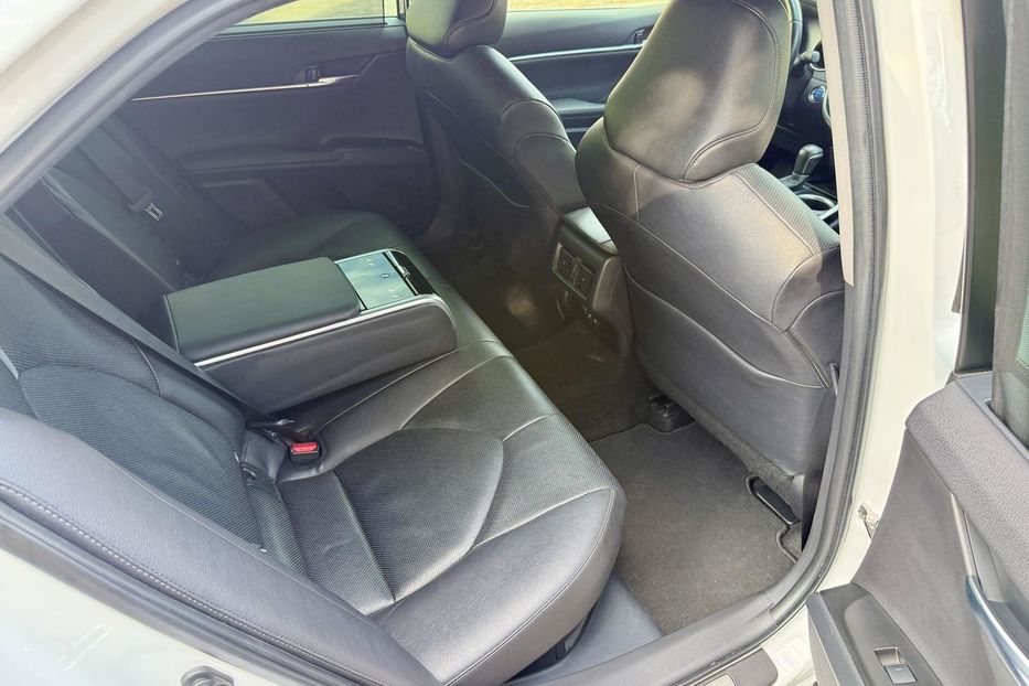 Продам Toyota Camry Premium  2021 года в Киеве