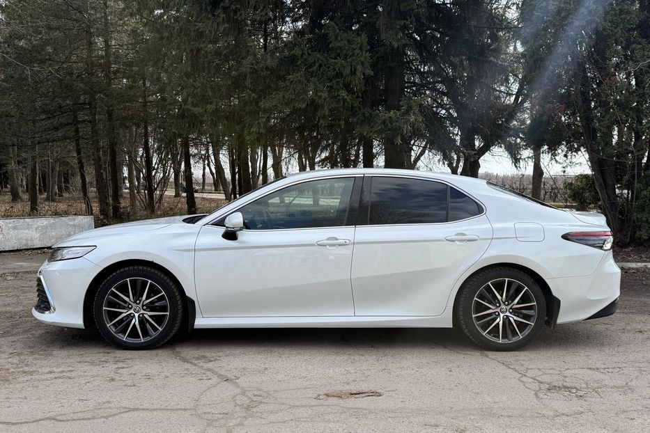 Продам Toyota Camry Premium  2021 года в Киеве