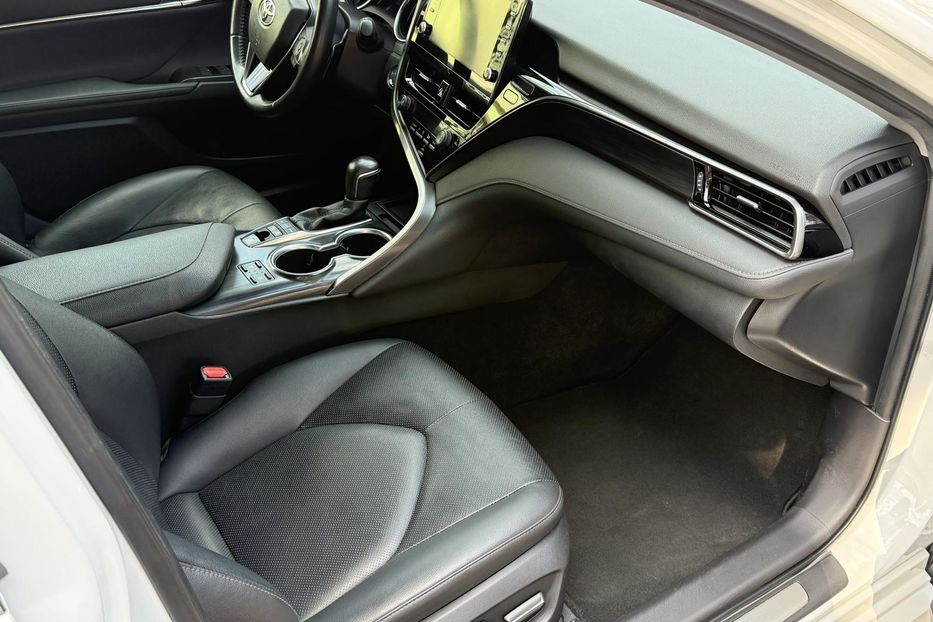 Продам Toyota Camry Premium  2021 года в Киеве