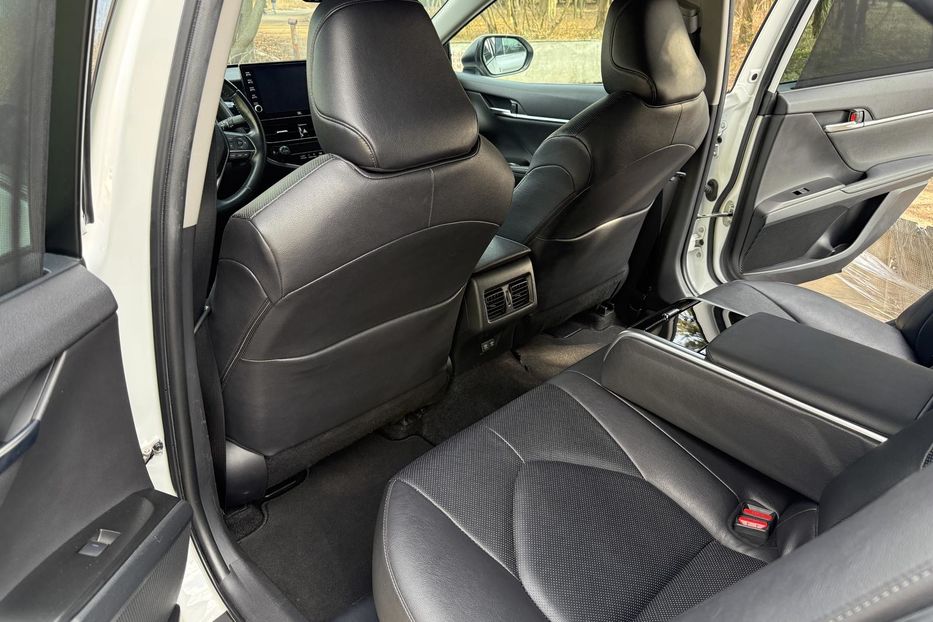 Продам Toyota Camry Premium  2021 года в Киеве