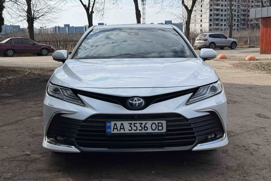 Продам Toyota Camry Premium  2021 года в Киеве