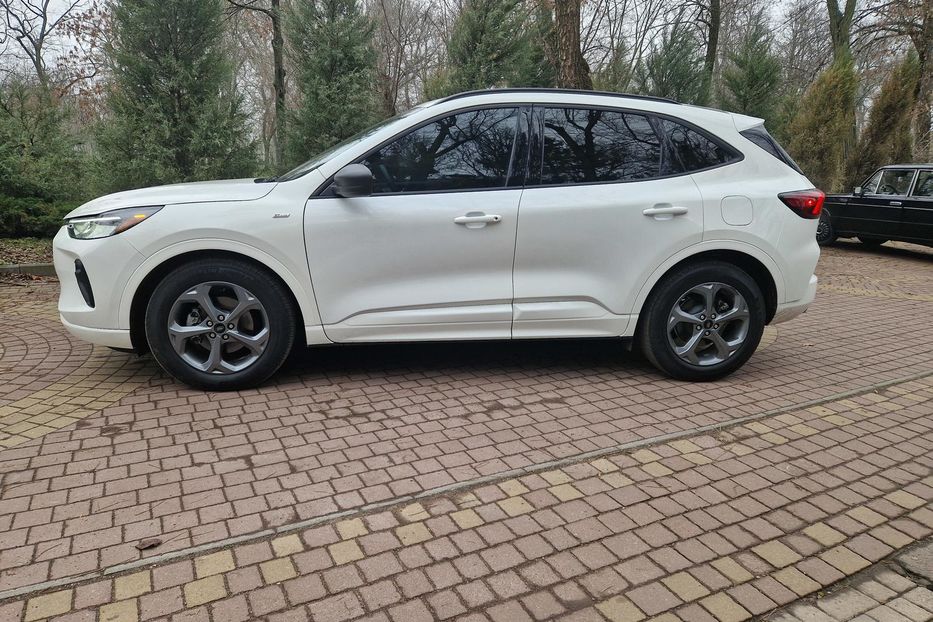 Продам Ford Escape 2023 года в Запорожье