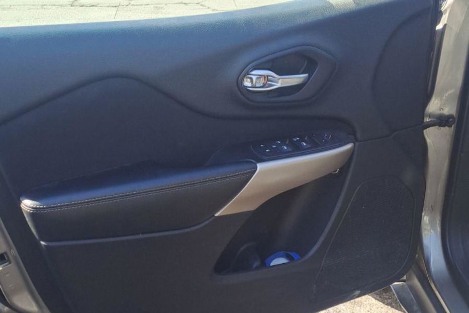 Продам Jeep Cherokee 1C4PJMAB5HW622167 2017 года в Киеве