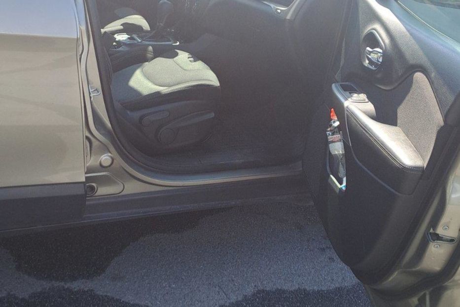 Продам Jeep Cherokee 1C4PJMAB5HW622167 2017 года в Киеве