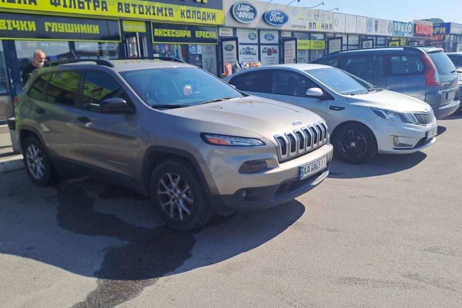 Продам Jeep Cherokee 1C4PJMAB5HW622167 2017 года в Киеве