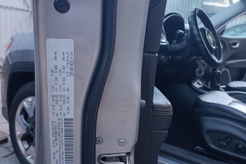 Продам Jeep Compass 3C4NJCCB0KT819338 2019 года в Киеве