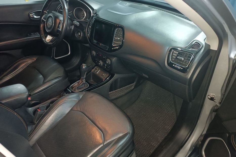 Продам Jeep Compass 3C4NJCCB0KT819338 2019 года в Киеве