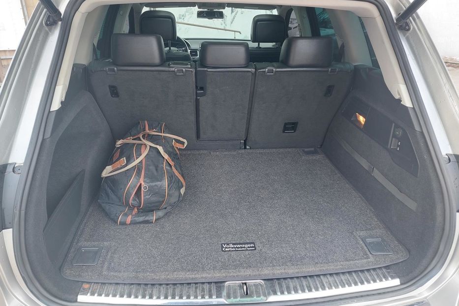 Продам Volkswagen Touareg Гібрид 2011 года в Киеве