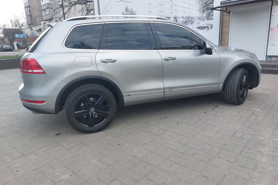Продам Volkswagen Touareg Гібрид 2011 года в Киеве