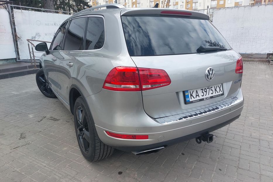 Продам Volkswagen Touareg Гібрид 2011 года в Киеве