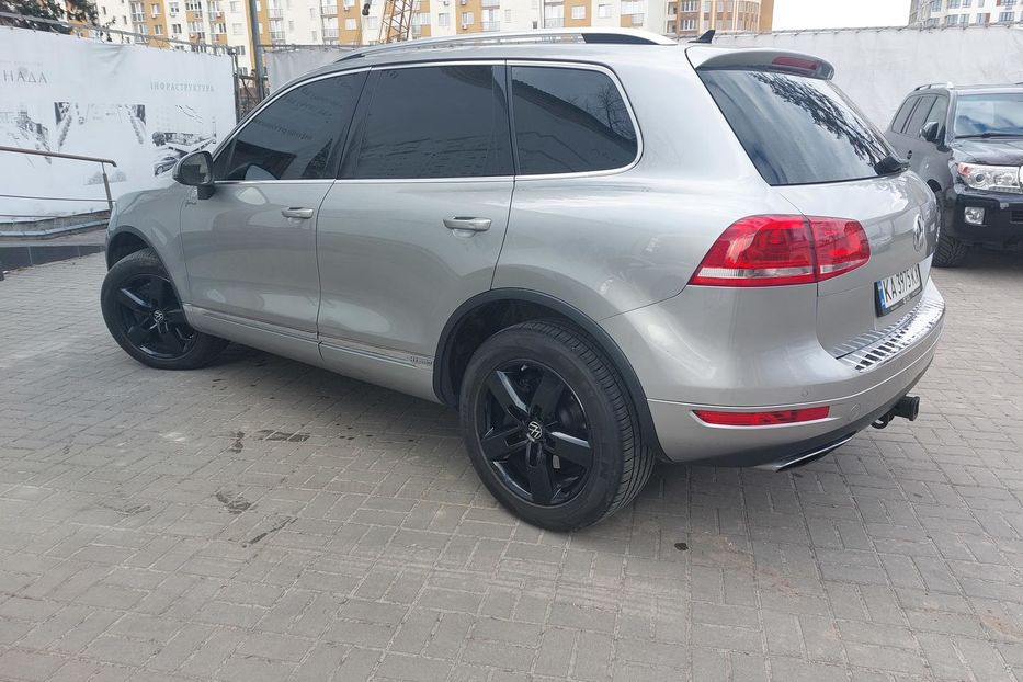Продам Volkswagen Touareg Гібрид 2011 года в Киеве