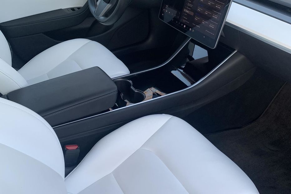 Продам Tesla Model 3 2019 года в Одессе