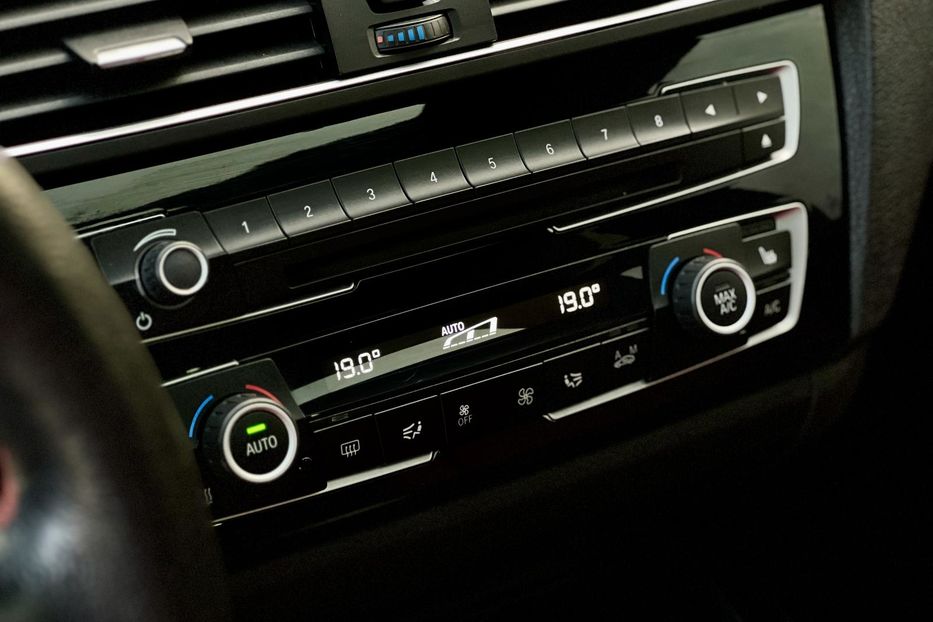 Продам BMW 2 Series 228i Xdrive 2015 года в Луцке