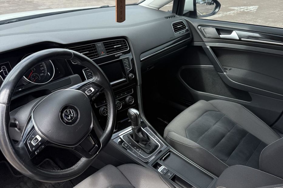 Продам Volkswagen Golf VII 2013 года в Житомире