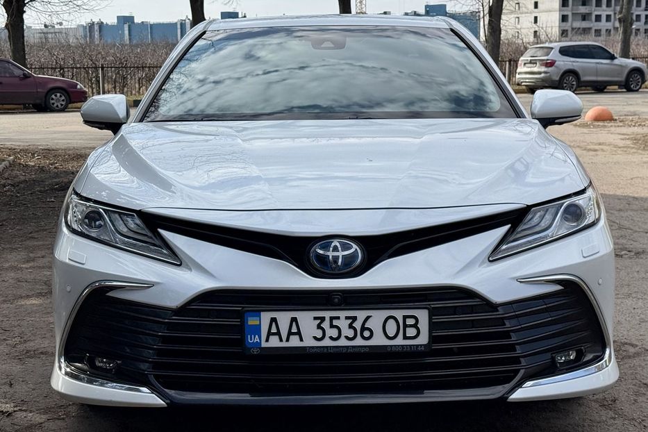 Продам Toyota Camry Premium  2021 года в Киеве