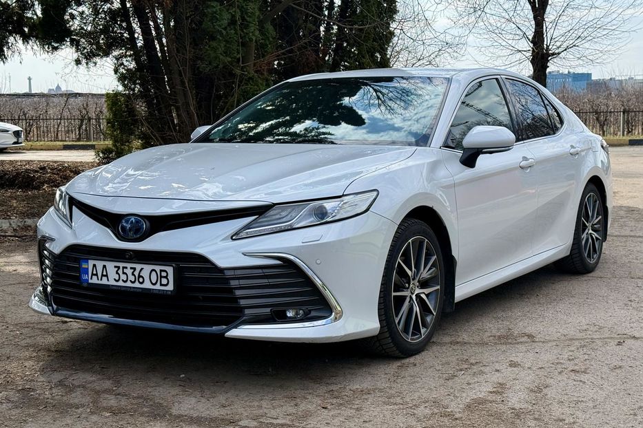 Продам Toyota Camry Premium  2021 года в Киеве