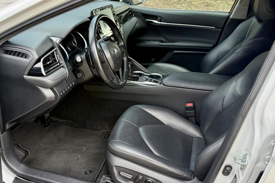 Продам Toyota Camry Premium  2021 года в Киеве