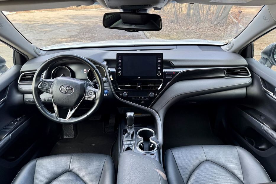 Продам Toyota Camry Premium  2021 года в Киеве