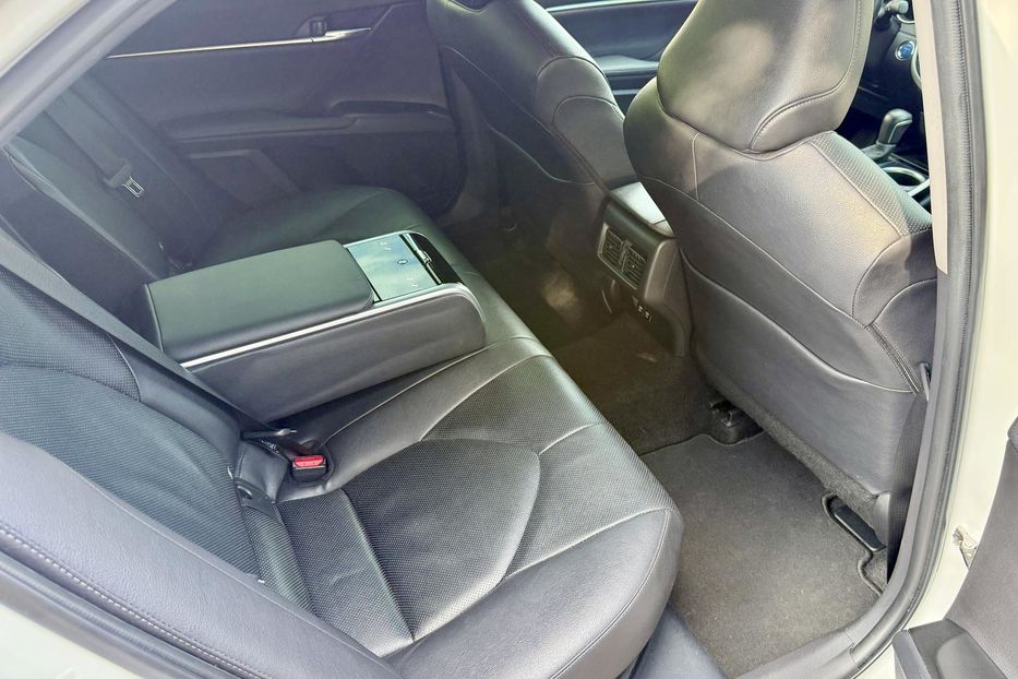 Продам Toyota Camry Premium  2021 года в Киеве