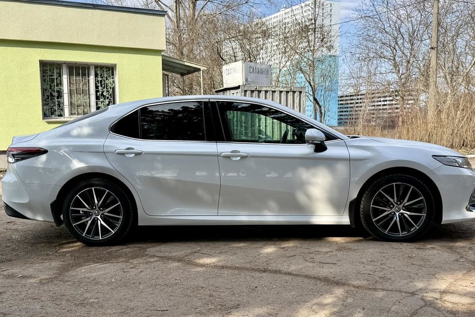 Продам Toyota Camry Premium  2021 года в Киеве