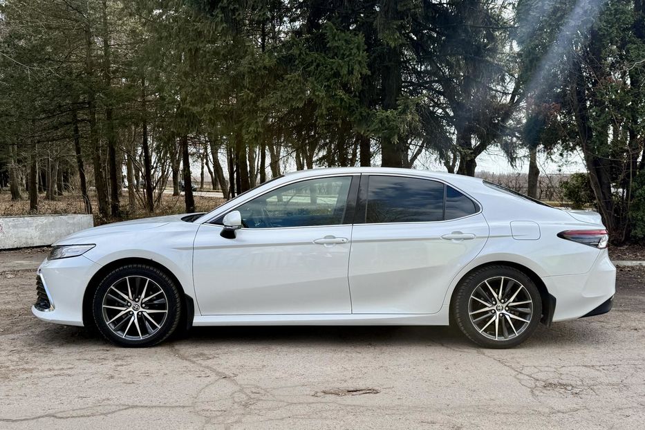 Продам Toyota Camry Premium  2021 года в Киеве
