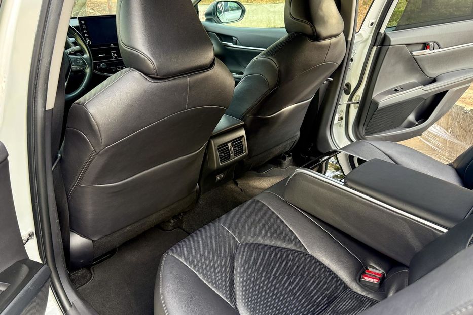 Продам Toyota Camry Premium  2021 года в Киеве