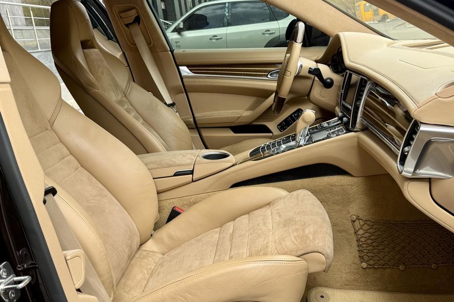 Продам Porsche Panamera GTS 2013 года в Киеве