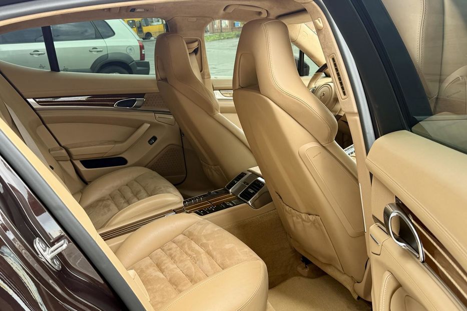 Продам Porsche Panamera GTS 2013 года в Киеве