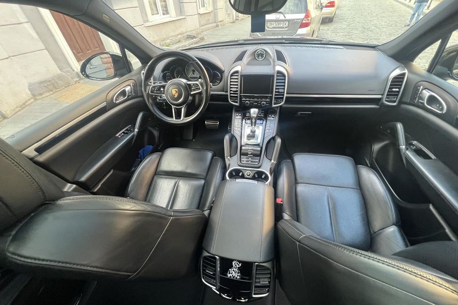 Продам Porsche Cayenne ГИБРИД 2015 года в Одессе