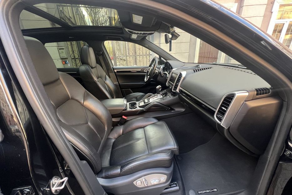 Продам Porsche Cayenne ГИБРИД 2015 года в Одессе