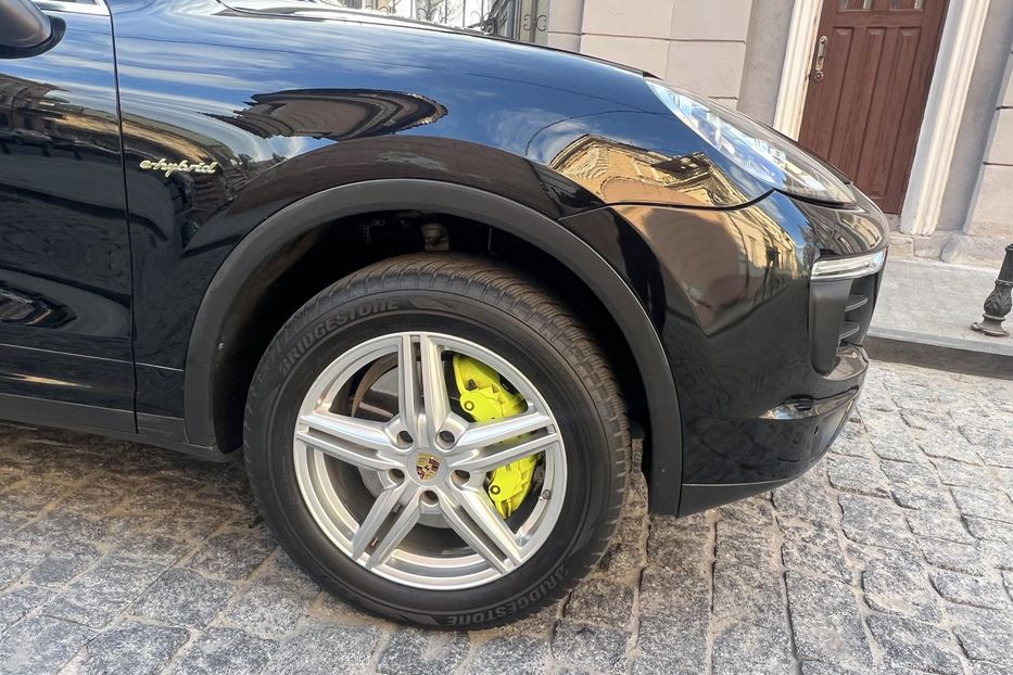 Продам Porsche Cayenne ГИБРИД 2015 года в Одессе