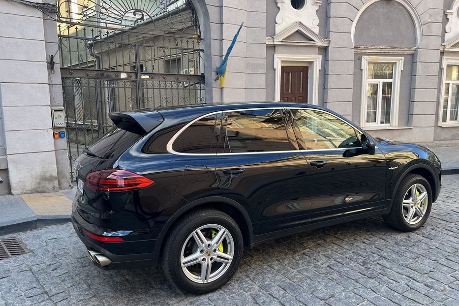 Продам Porsche Cayenne ГИБРИД 2015 года в Одессе