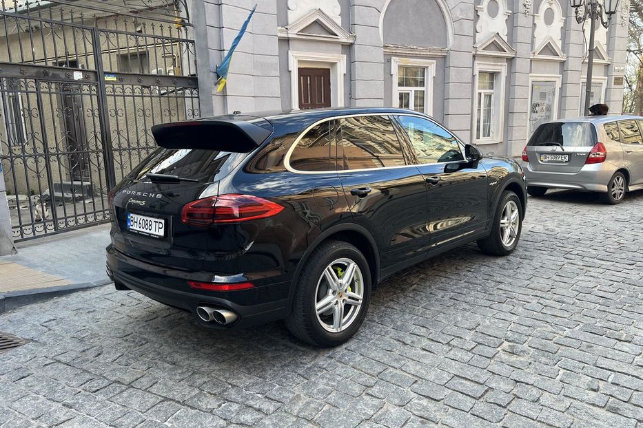 Продам Porsche Cayenne ГИБРИД 2015 года в Одессе