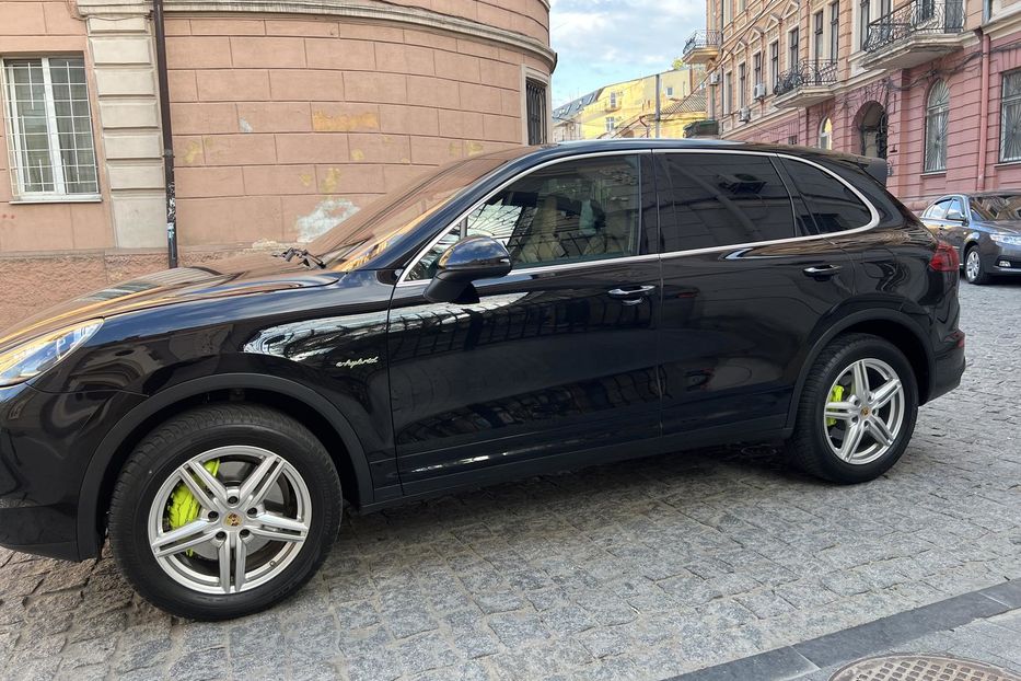 Продам Porsche Cayenne ГИБРИД 2015 года в Одессе