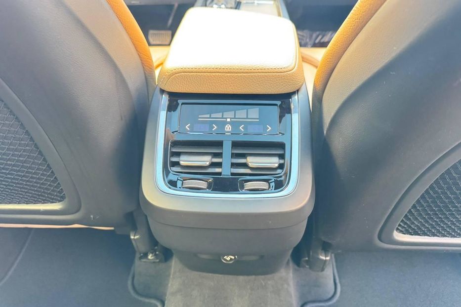 Продам Volvo XC60 2017 года в Киеве